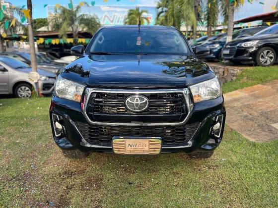 TOYOTA HILUX 2.8 SR 4X4 CD 16V DIESEL 4P AUTOMÁTICO TOYOTA HILUX 2.8 SR 4X4 CD 16V DIESEL 4P AUTOMÁTICO